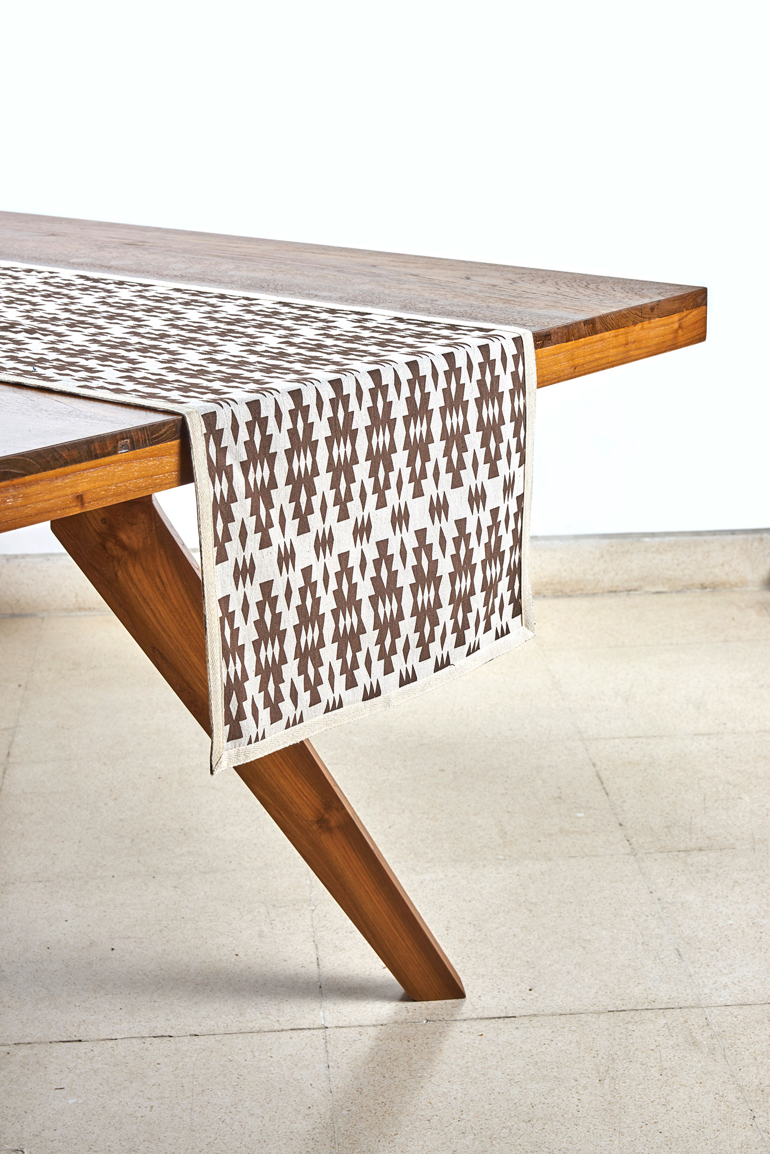 table-runner-navajo-brown