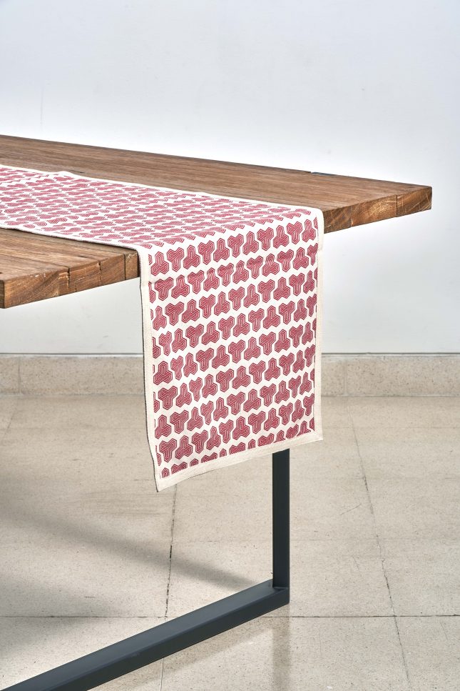 Table Runner Tripod Red