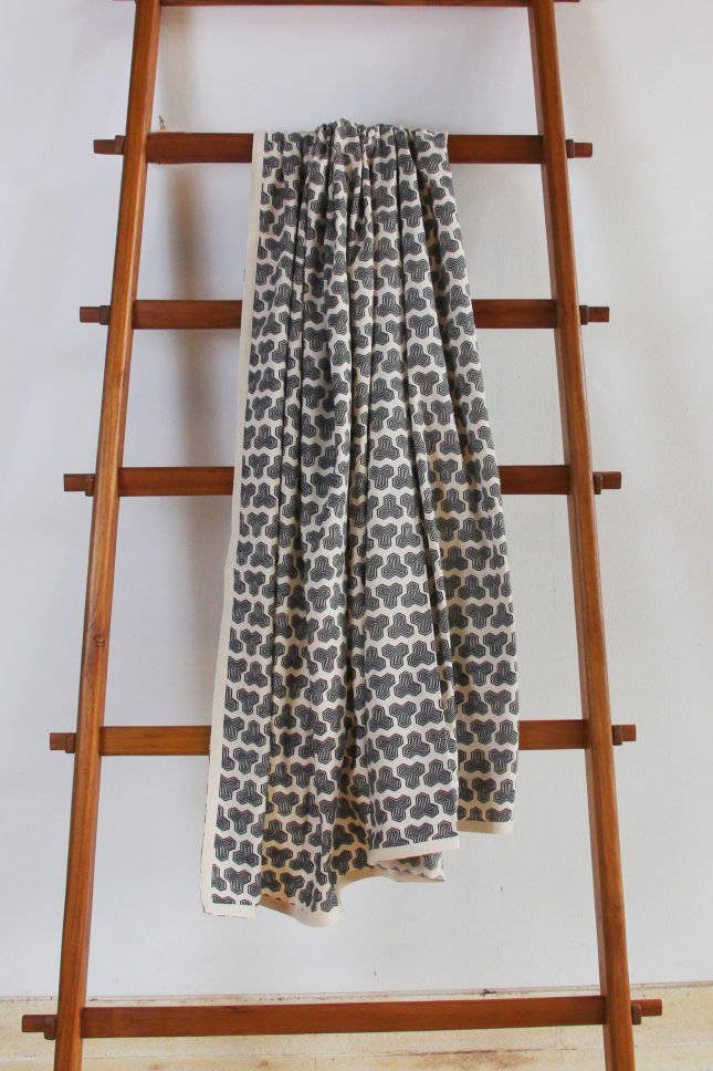 Blanket Tripod Black