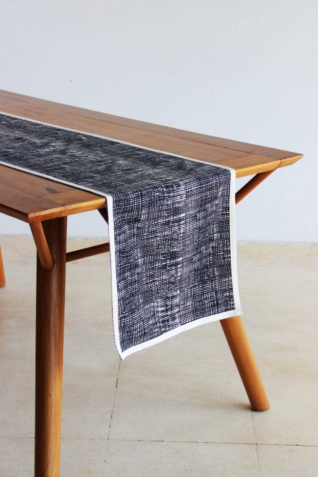 Table Runner Arsir Black