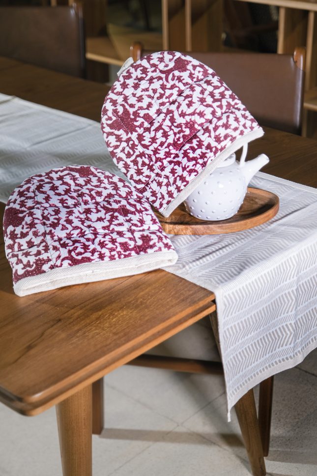 Tea Pot Cover Lasem Maroon Coral